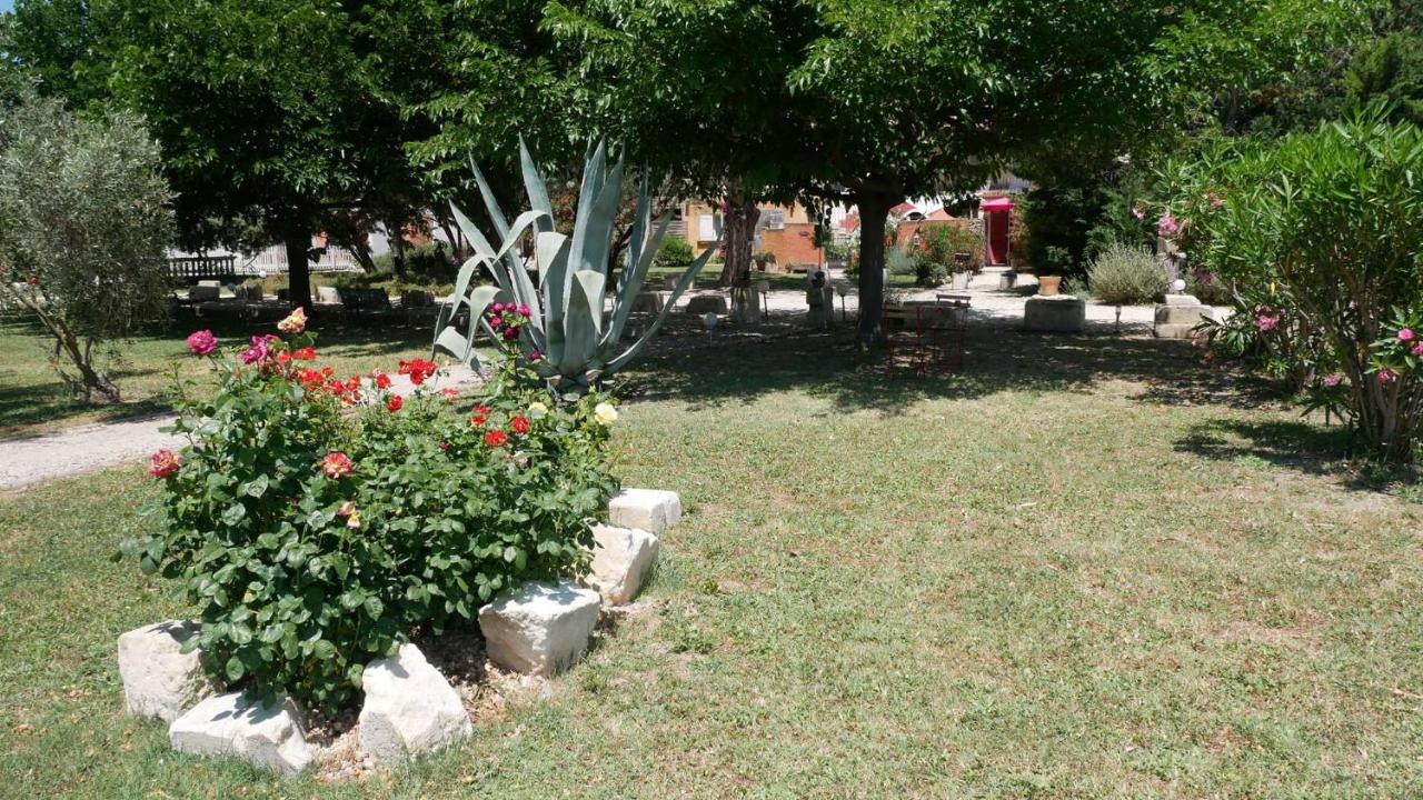 Mas Maurane - Les Lavandes Aux Portes D'Arles Apartman Tarascon Kültér fotó